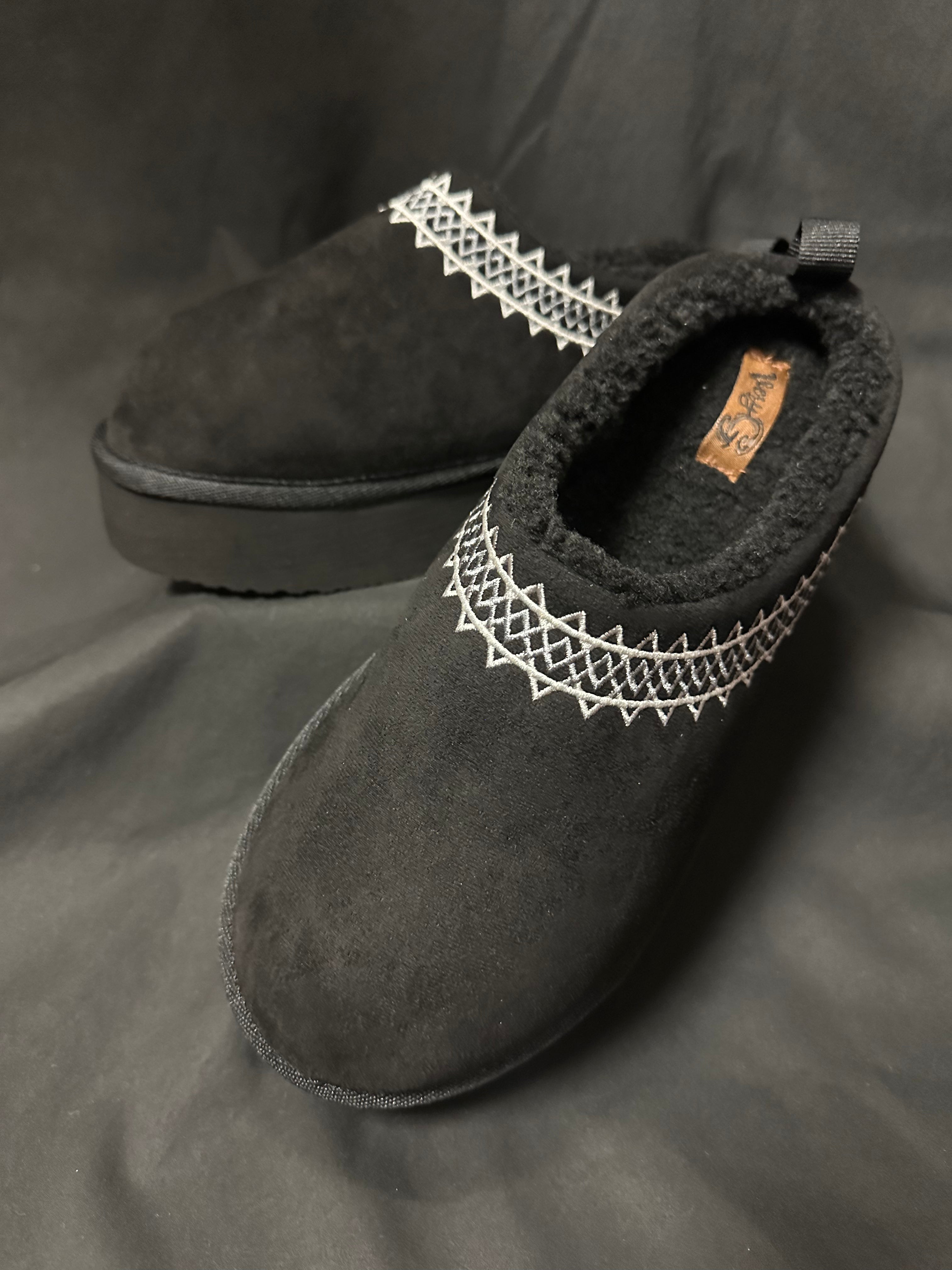 Black Hug Slip On