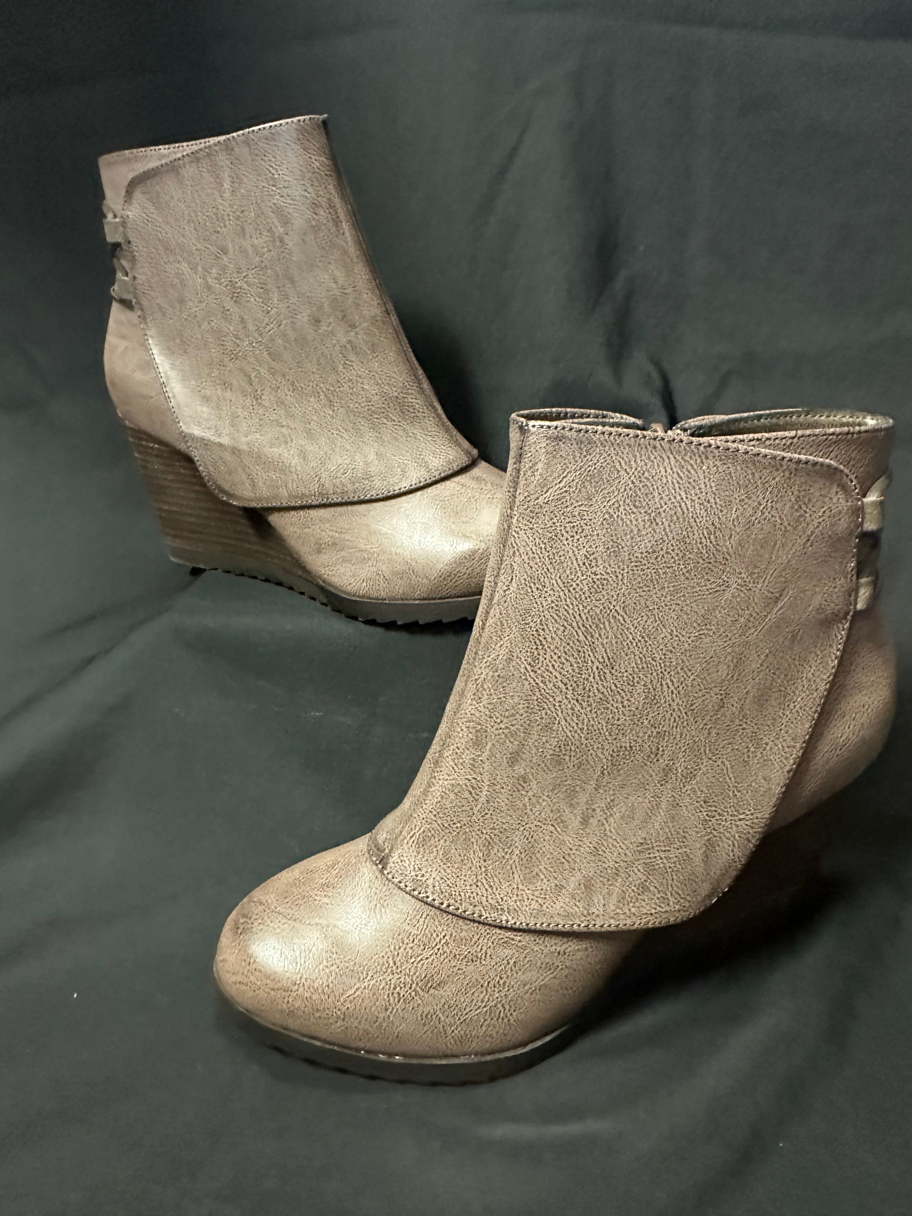 Taupe Anahata Wedge