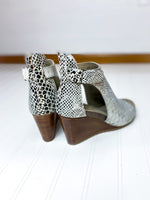 Load image into Gallery viewer, New Year Wedge Sandal
