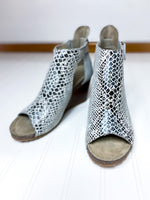 Load image into Gallery viewer, New Year Wedge Sandal
